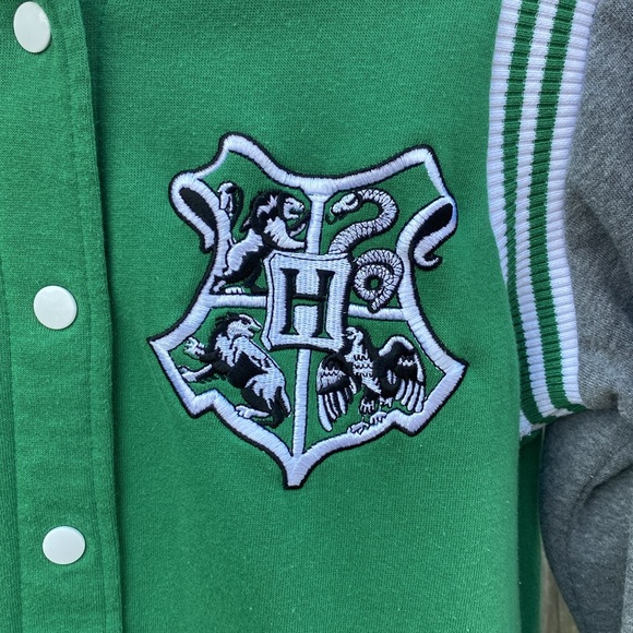 Harry Potter Slytherin jacket size large. - Picture 2 of 16